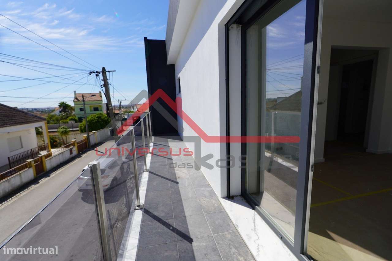 Moradia Nova Geminada V3 com Gargem e Anexo Alto Estanqueiro - Montijo-21