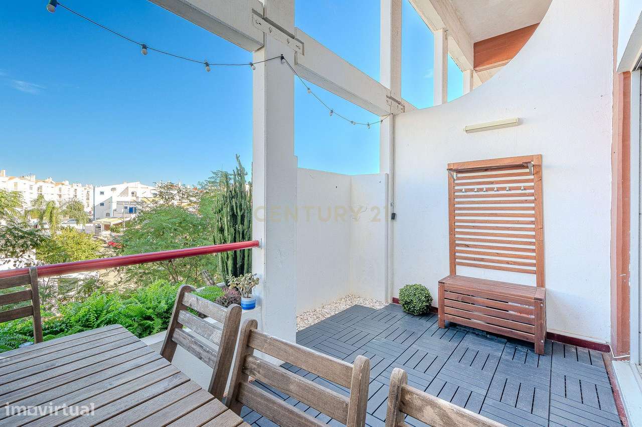 Apartamento T1 Duplex com Piscina e Elevador – a 5 minutos das Praias - Grande imagem: 4/25