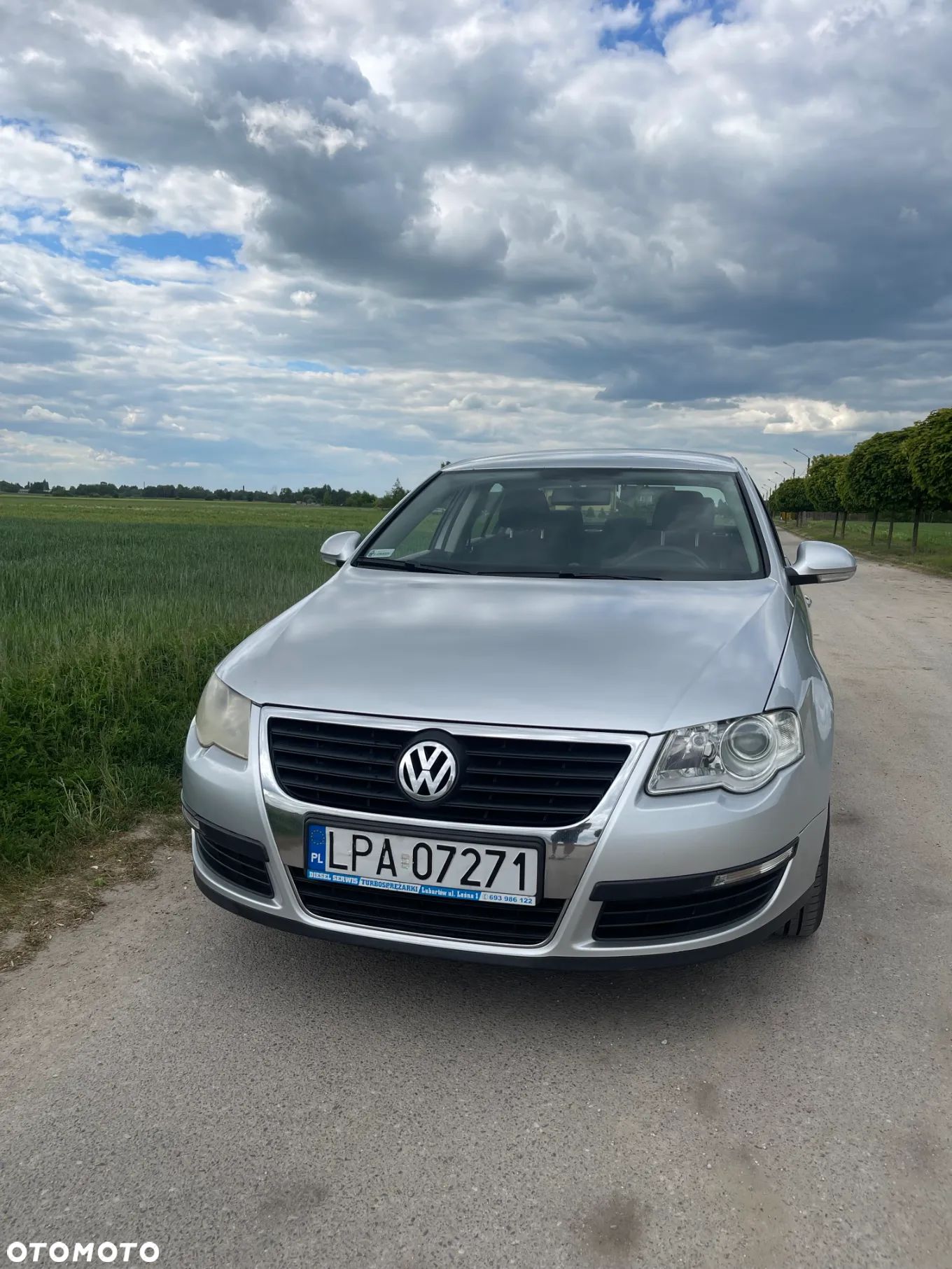 Volkswagen Passat - 1