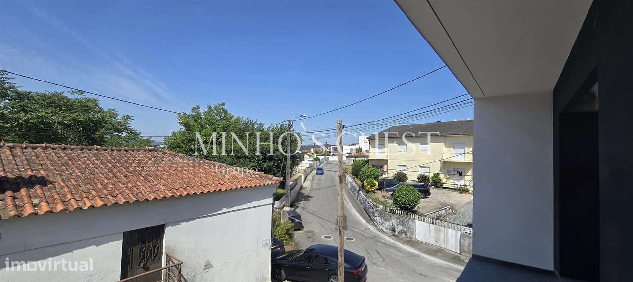 Moradia Individual V3+1 Nova c/ 3 Suites, Jardim e Possibilidade de Pi-8