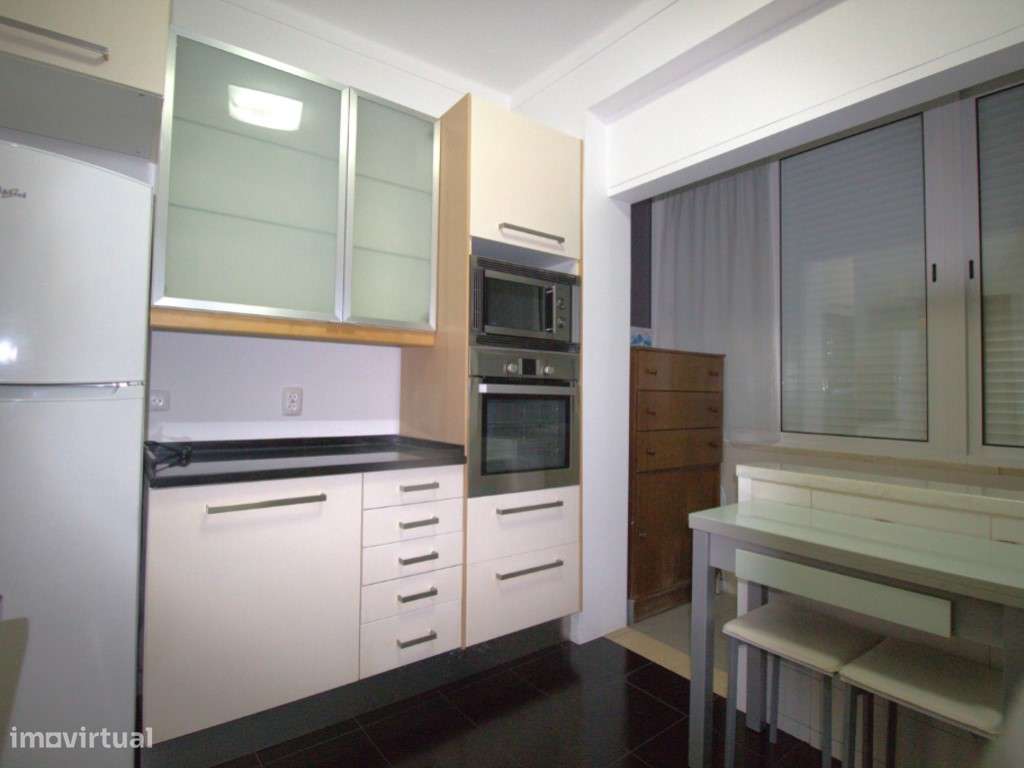 T2 remodelado em zona central de Benfica - Grande imagem: 4/16