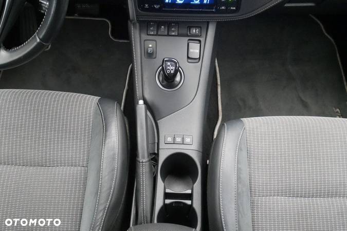 Toyota Auris - 11