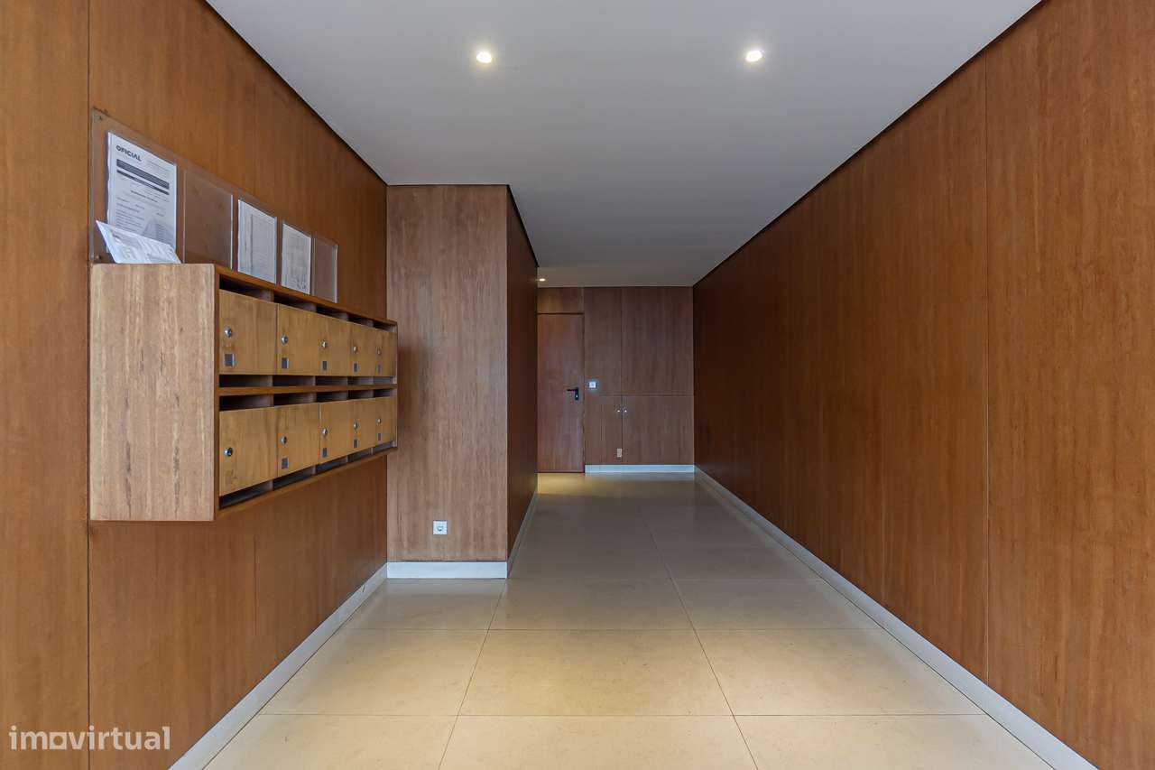 T2 no Último Piso | Condomínio Privado com Piscina | Vista Mar-24