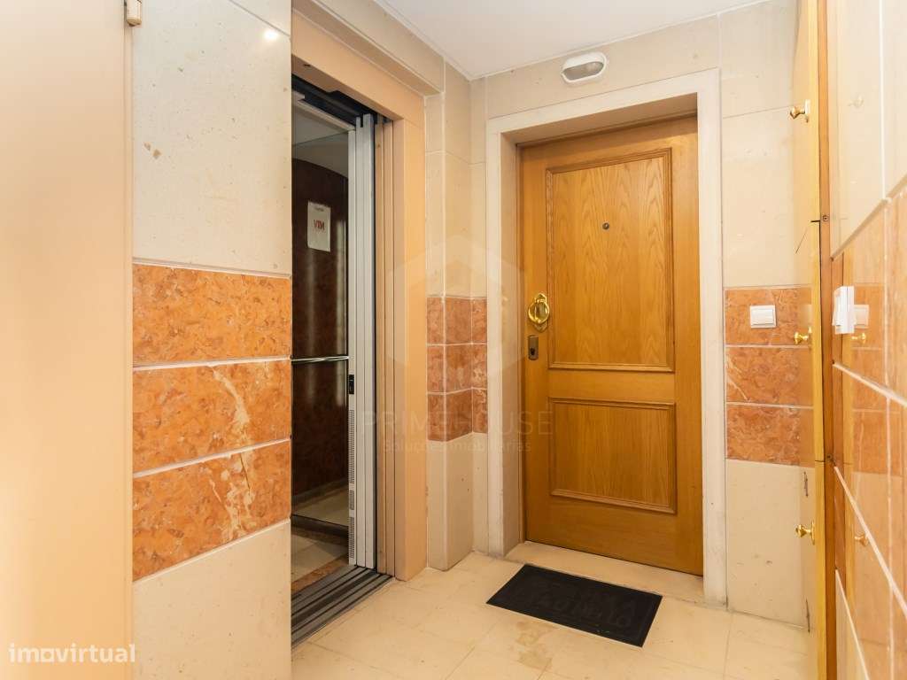 Apartamento T2 com Elevador, Garagem e Arrecadação em Setúbal - Grande imagem: 3/36