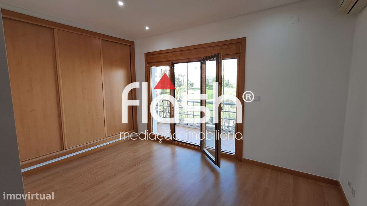 Apartamento T3 com 4 parqueamentos em Odivelas-13