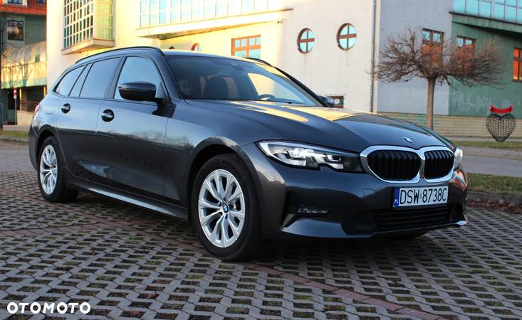 BMW Seria 3 318d Sport Line - 2