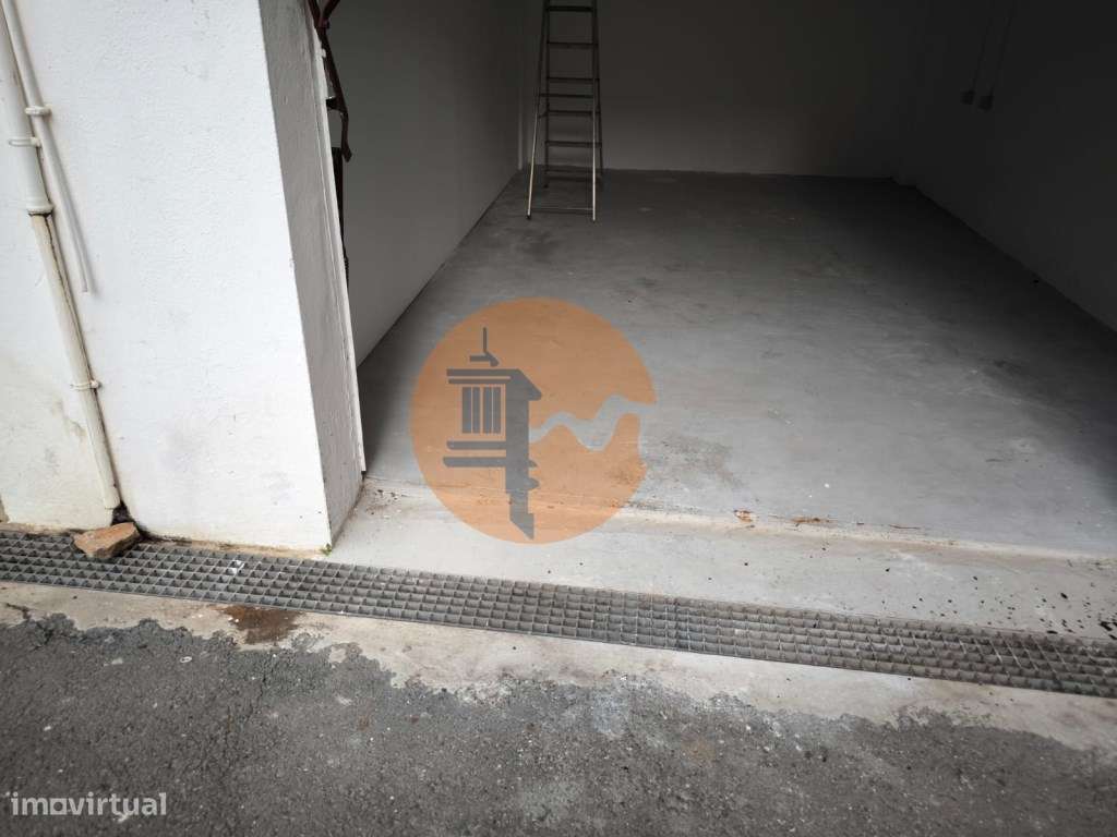 GARAGEM FECHADA - ACESSO PELO EXTERIOR - COM ÁGUA E LUZ - ALTURA - ... - Grande imagem: 4/11