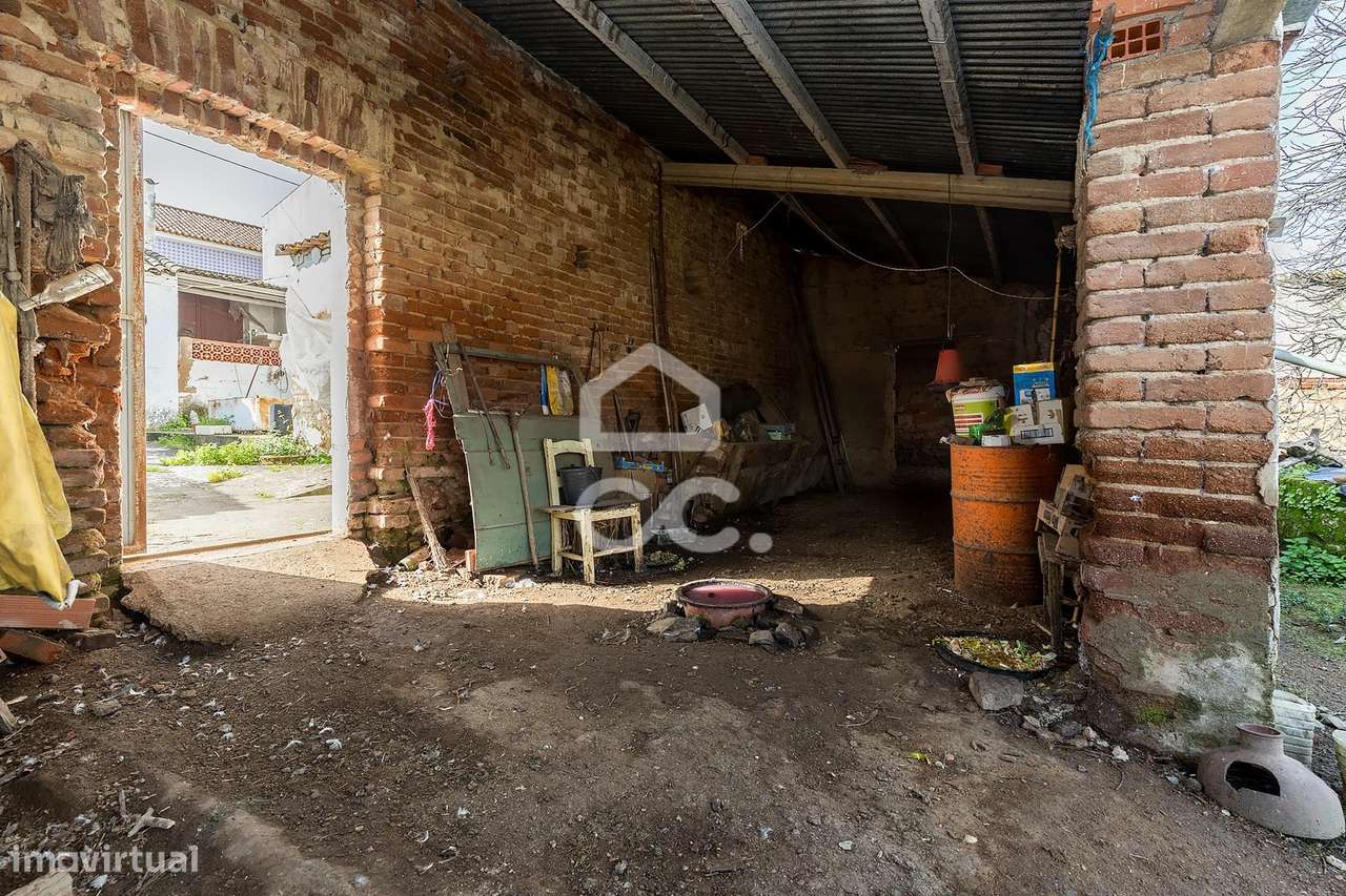 Moradia térrea c/ 311 m² de construção em lote de 1124 m² | Vila de Fr-19