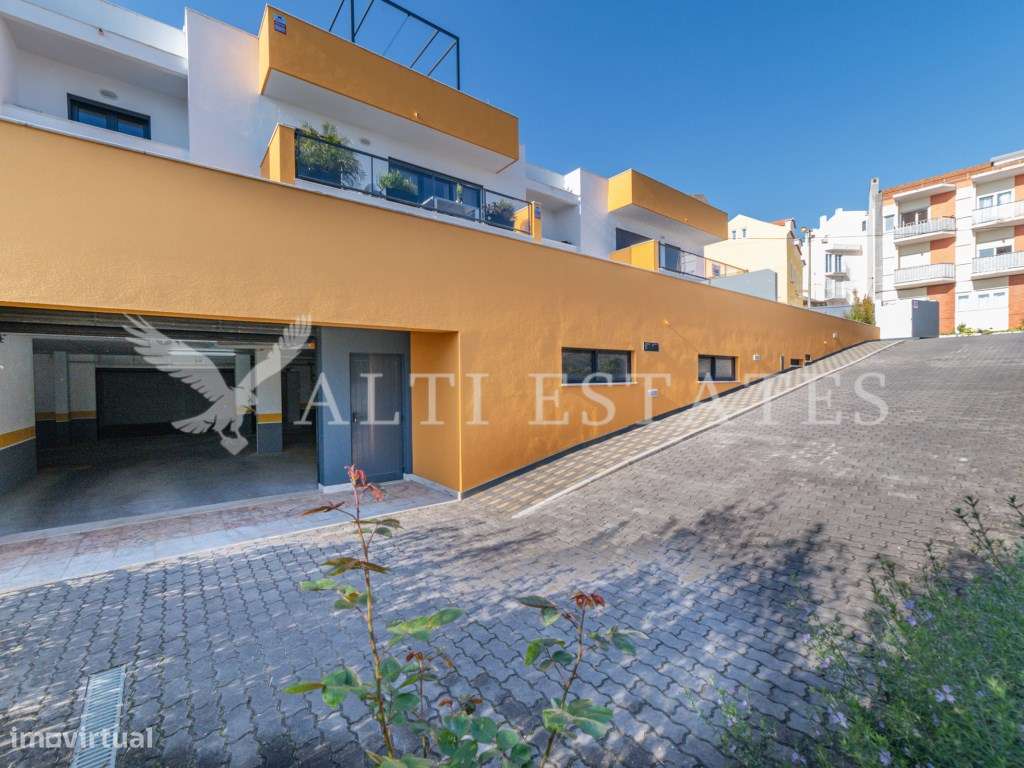 Apartamento Duplex T3 Virado a Sul com Vista Mar, Pronto a Estrear-31