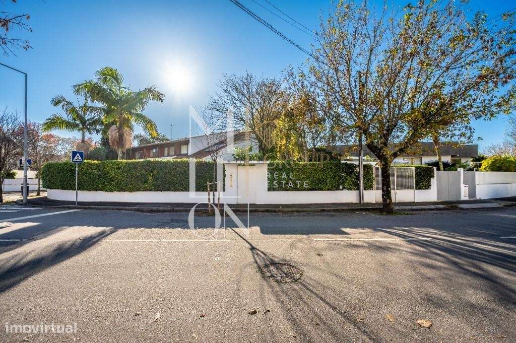 Moradia projetada pelo Arquiteto Siza Vieira, em Matosinhos - Grande imagem: 2/29