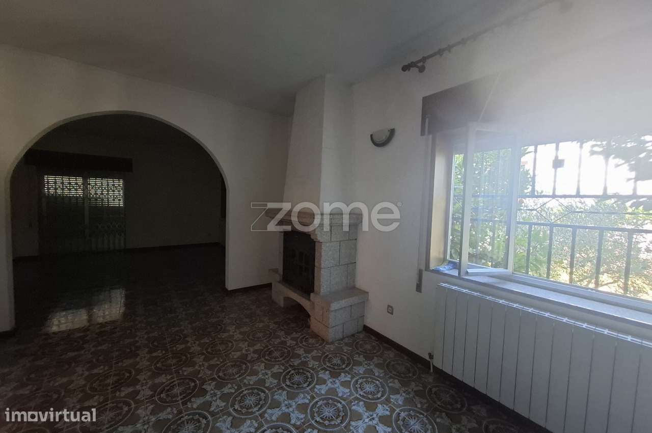 Espetacular Moradia T4 com Jardim e Garagem em Chaves-4