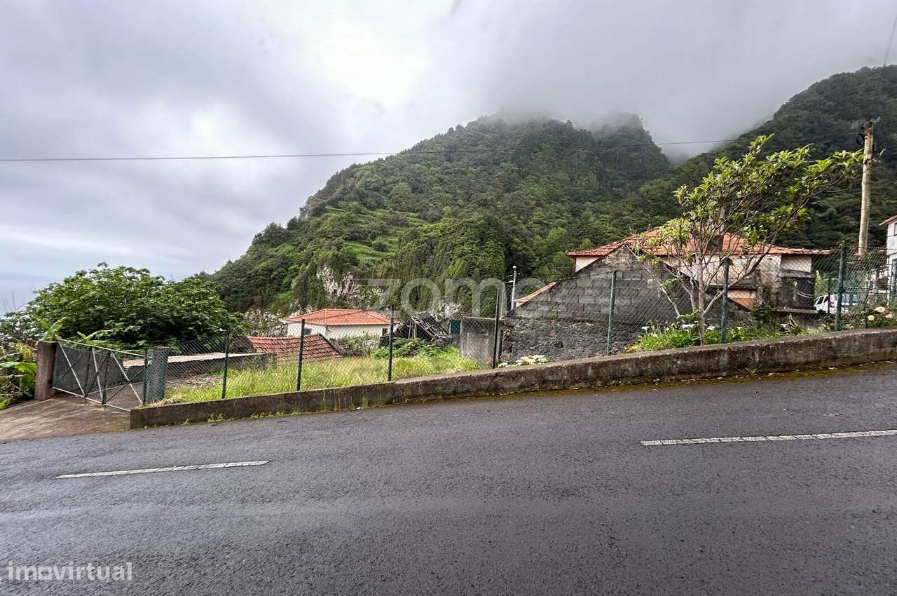 Moradia para recuperar- Ribeira Funda-8