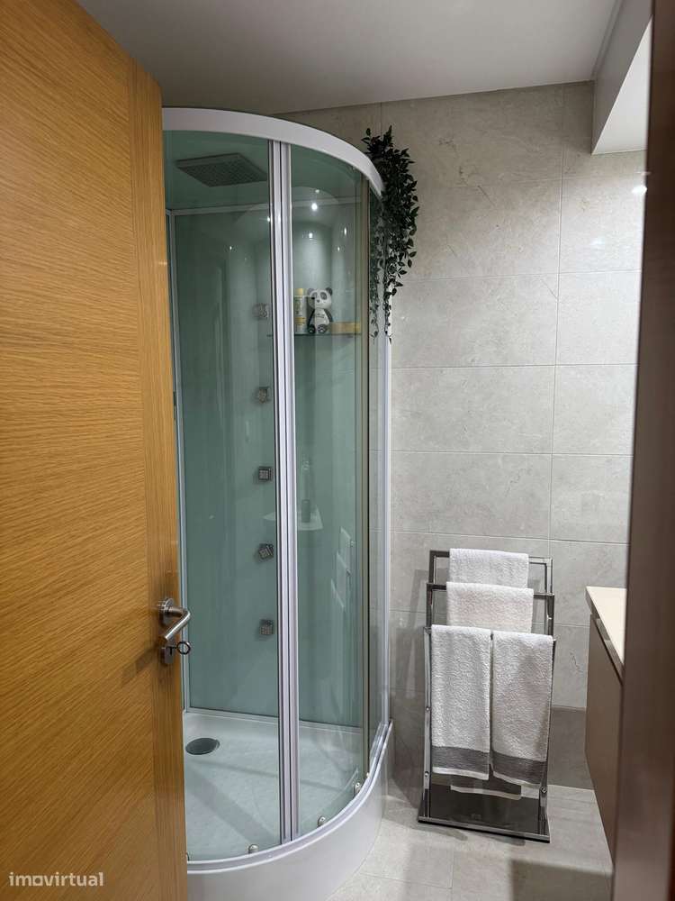 Apartamento T3 com 3 casas de banho e garagem-13