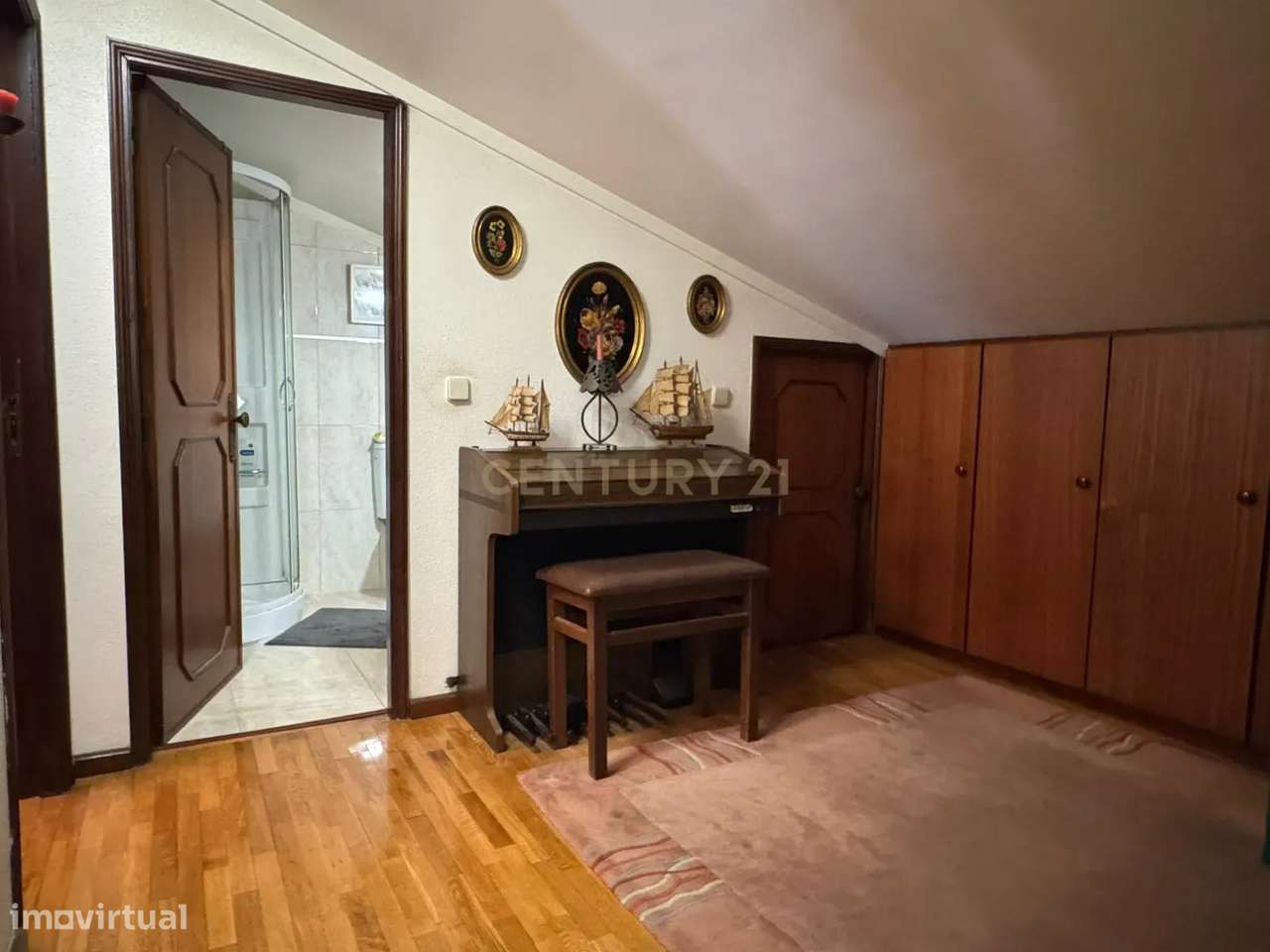 APARTAMENTO T4 DUPLEX NA PRAÇA PEDRA VERDE - ALDOAR-21