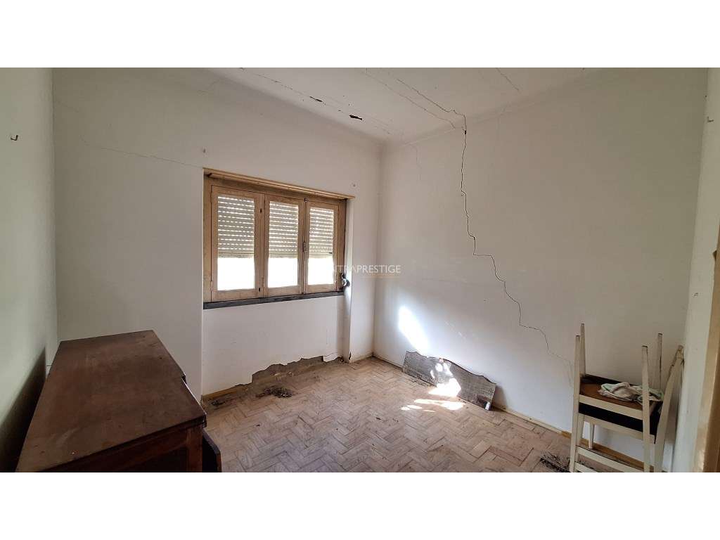 Moradia T3 no Mucifal, Colares, com terreno de 1165 m-13