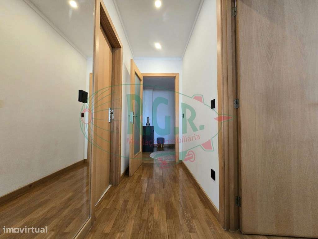 Apartamento T2| Lg Garagem 2 Carros | Localização Central São Cosme-40