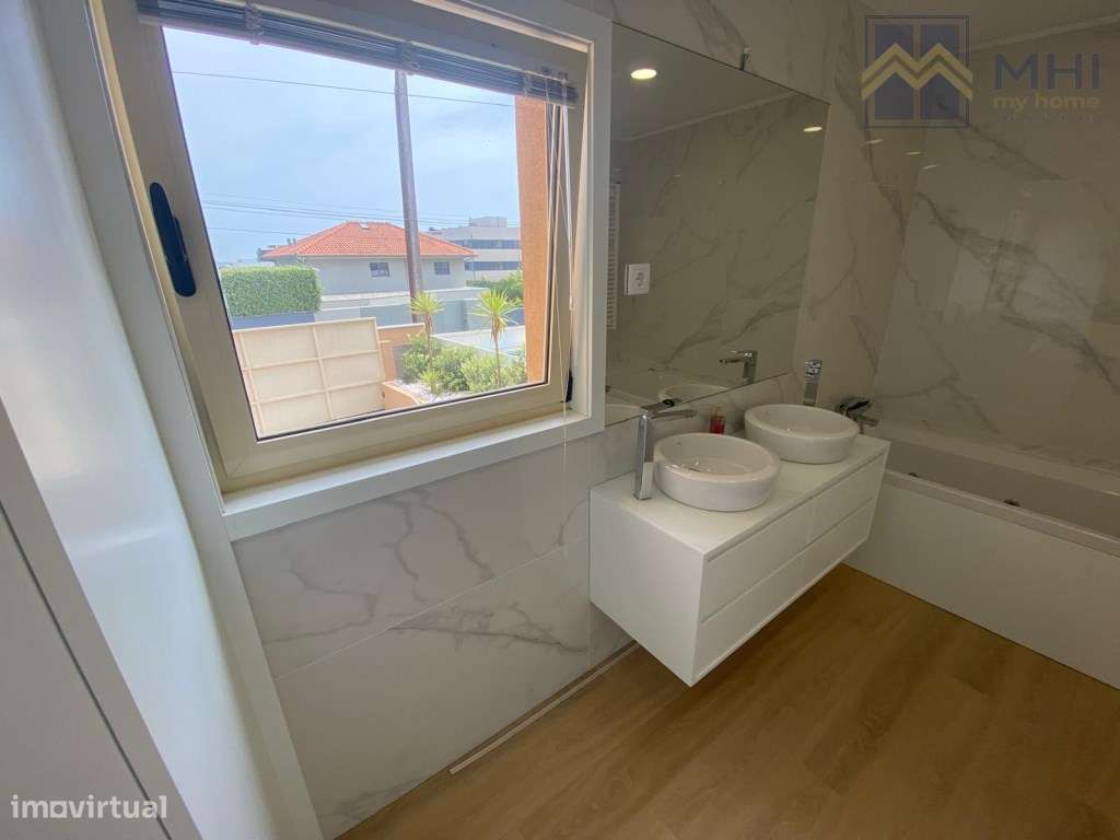 Excelente moradia Bifamiliar T3, a 100 metros da praia em Canidelo-39