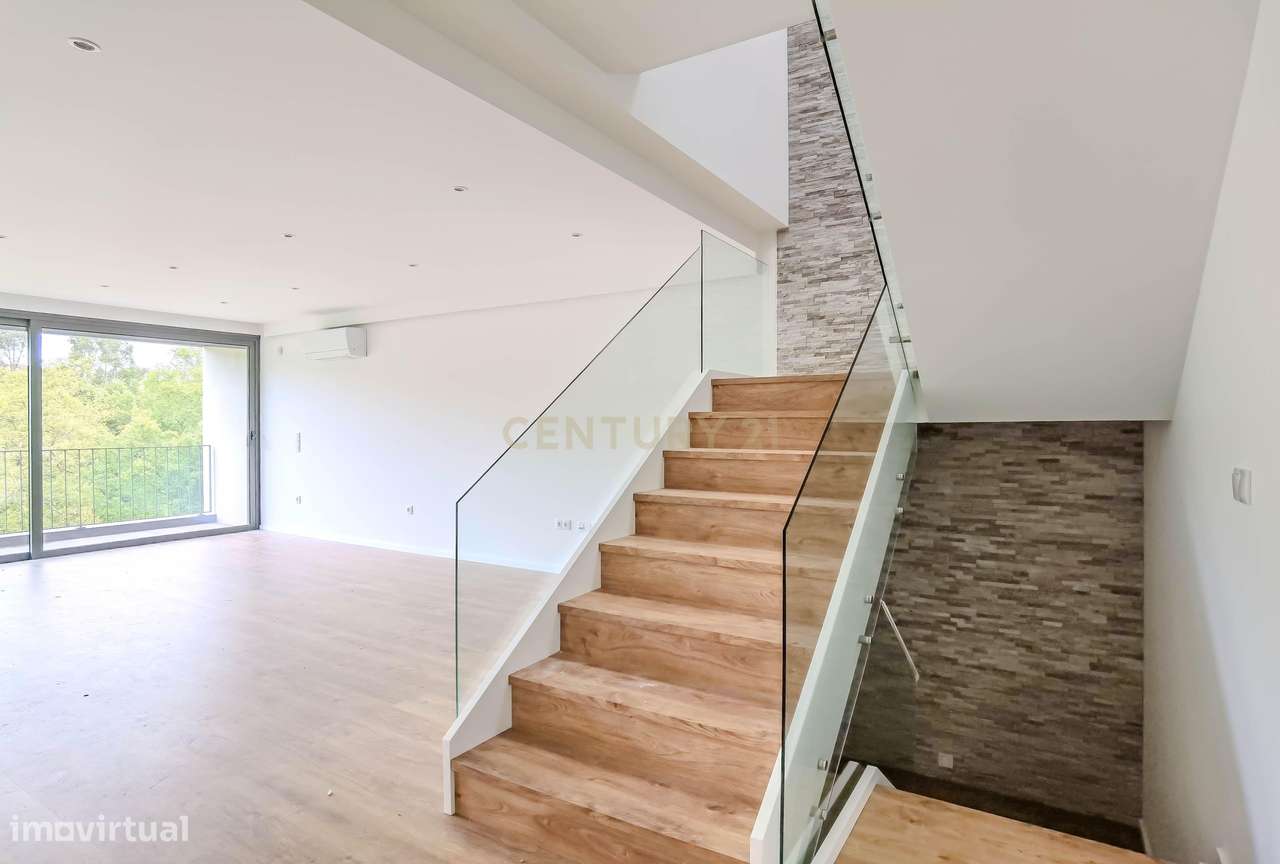 Moradia T3 com boa exposição solar, com duas frente. - Grande imagem: 4/43