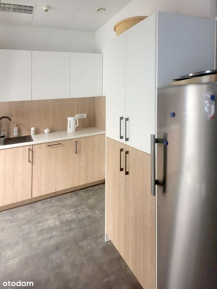 Biuro 593 mkw, w pełni wyposażone i umeblowane - Focus - Pełny obrazek: 5/5