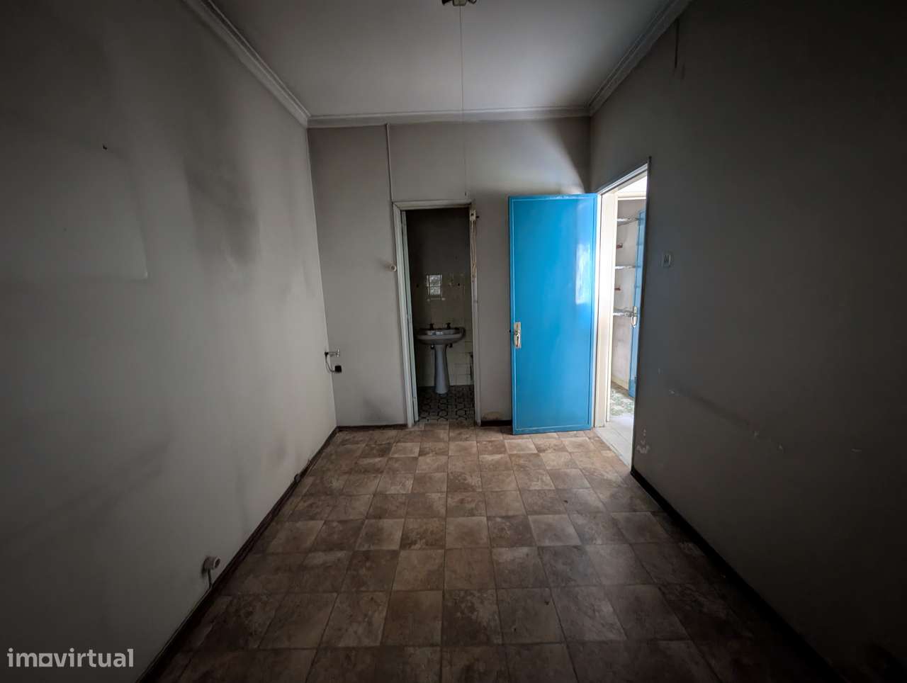 T3 Rua Lusiadas Para Remodelar-31