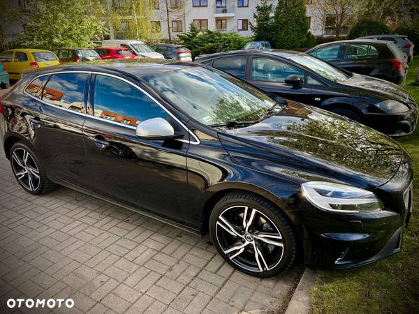 Volvo V40 T5 Drive-E R-Design Momentum - 1