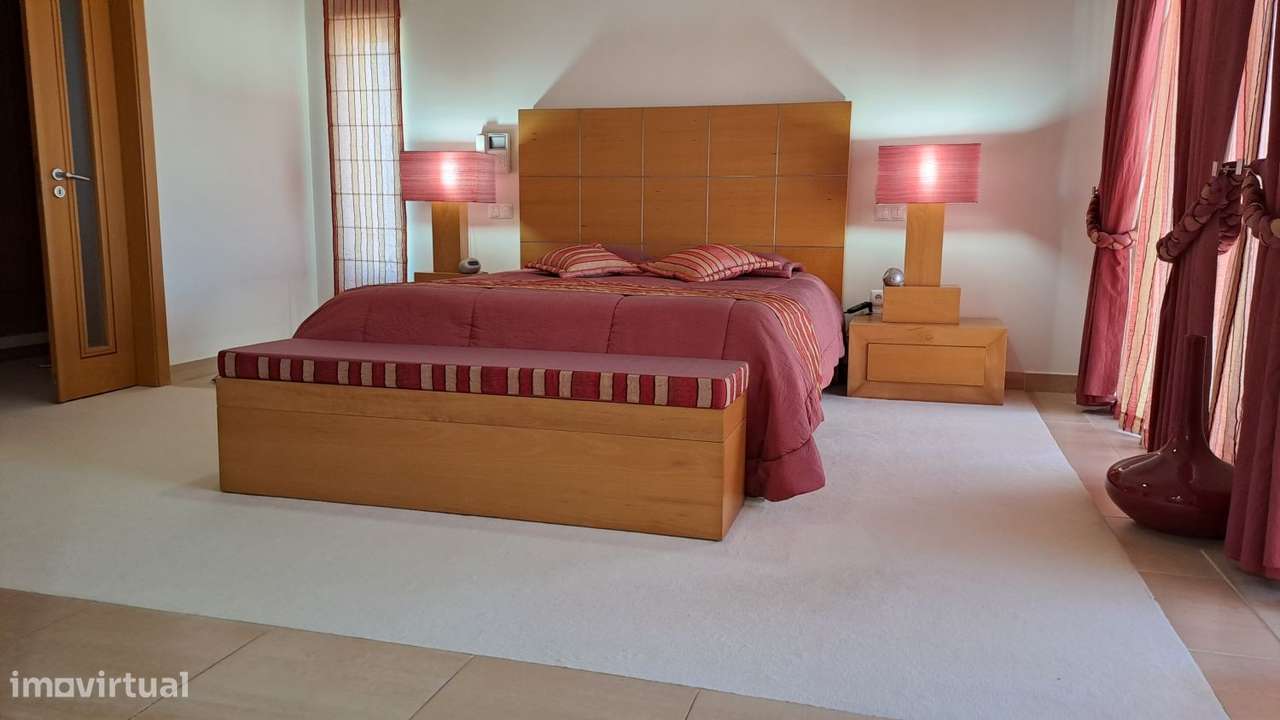 Excelente Moradia Isolada T4 a 15 kms do Portinho da Arrábida - Grande imagem: 2/38