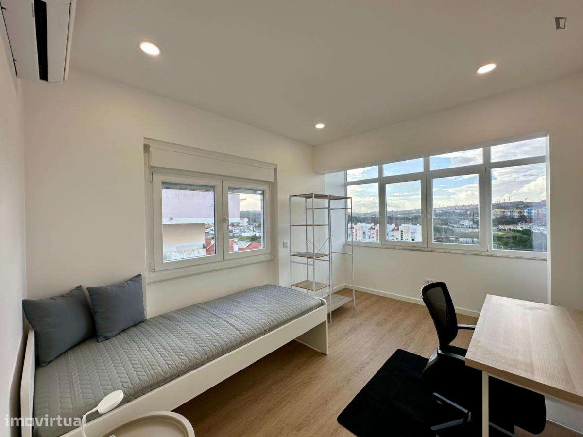 Quarto - localizado em Almada Lisbon - Grande imagem: 3/6