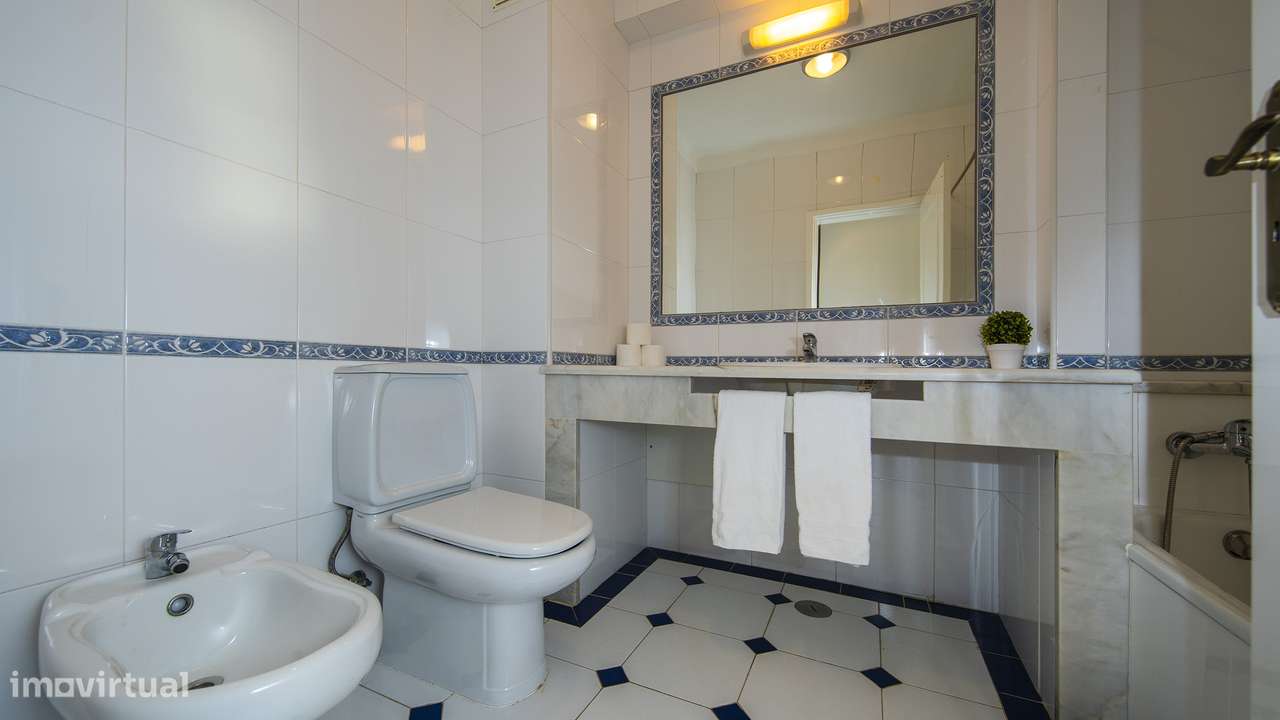 Exclusivo T2 com vista mar na Meia Praia-11
