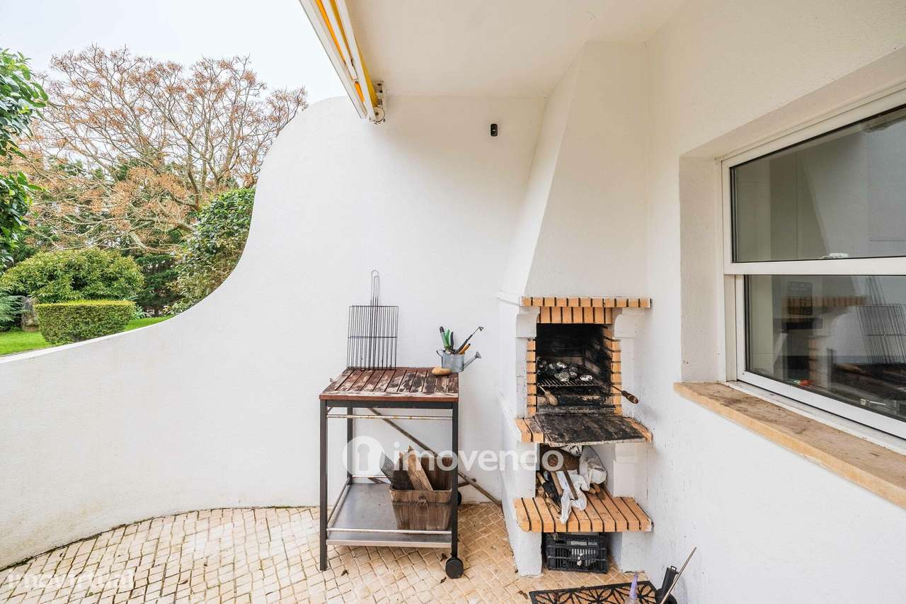 Moradia T5+2 com garagem, em condomínio com piscina, em Murches-11