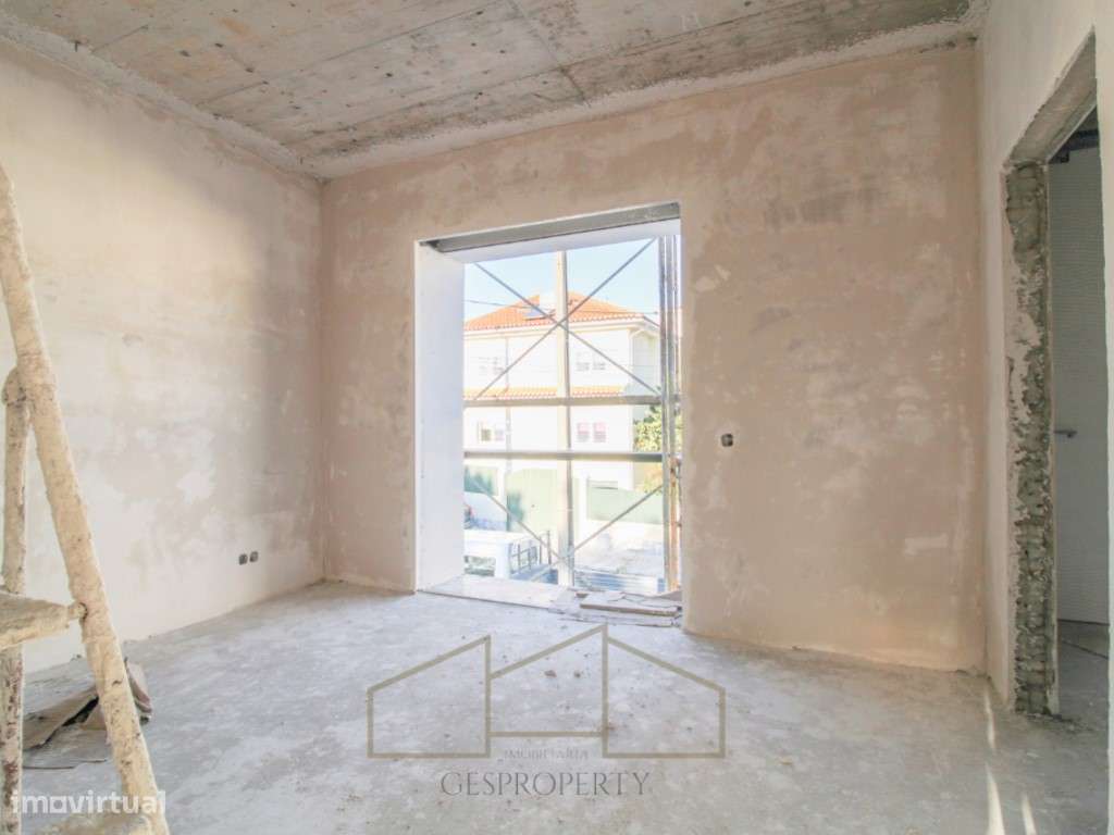 Moradia T4 Geminada com piscina na Sobreda-17