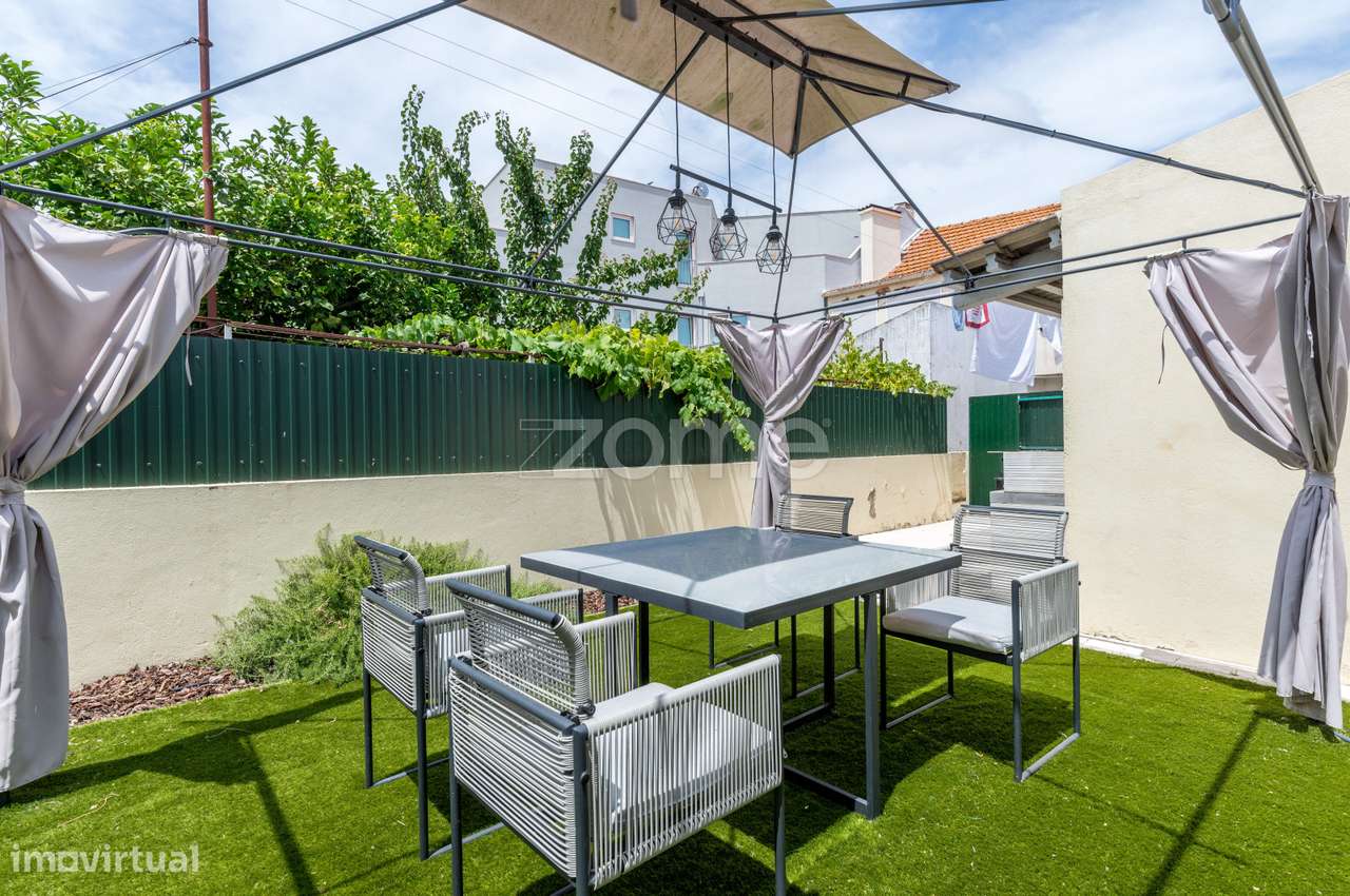 Apartamento T2 com logradouro e anexo.-25