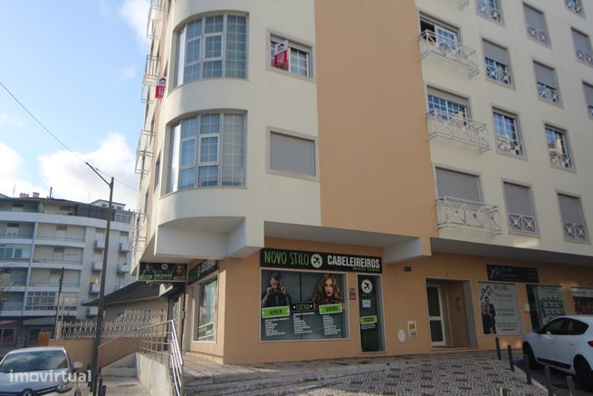 Apartamento com 4 assoalhadas situado no centro de Mem Martins-17