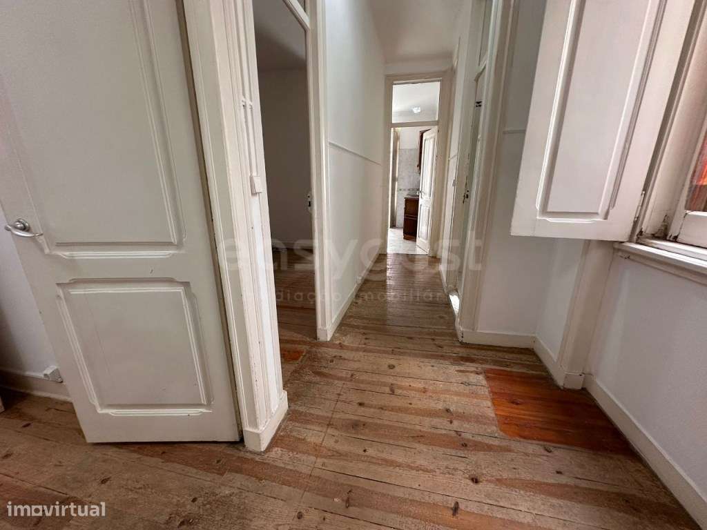 Apartamento T5 para Remodelar | 4.º Andar | 142 m² - Grande imagem: 5/35