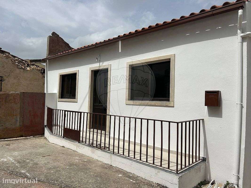 Moradia T2 para venda-0