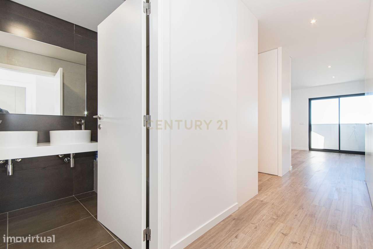 Penthouse T5 de luxo com vista rio – Carnaxide-22