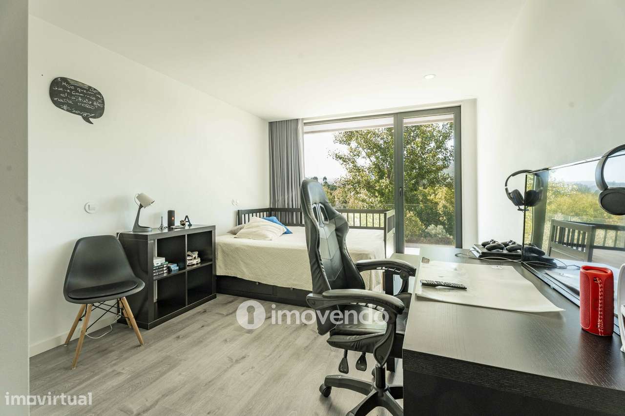 Moradia T3 única, mobilada e equipada, em Cabeceiras de Basto-33