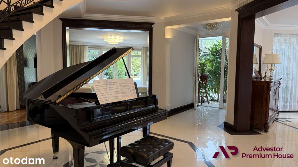 Willa z basenem + duża działka z własnym stawem-16