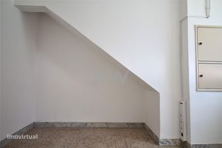 Armazém ou Loja no Cacém junto ao centro de saúde - Grande imagem: 2/12