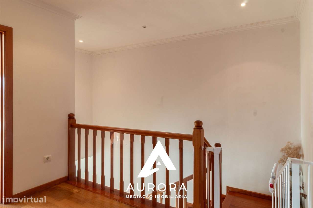 Moradia T3 em Lobão | Áreas amplas, terraço e garagem para três viatur-14
