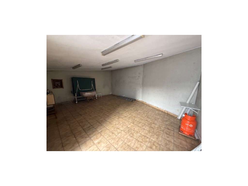 Moradia V3 na Senhora da Hora - Localização Premium!-29