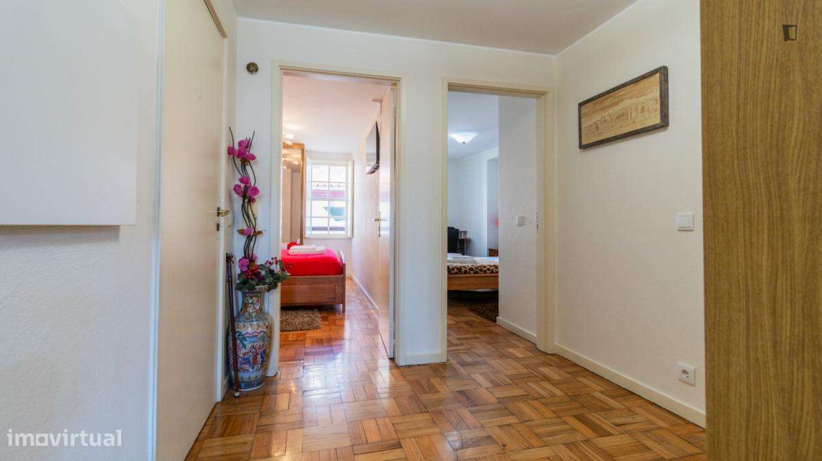 Apartamento com 2 quartos - localizado em Sé Porto - Grande imagem: 2/6
