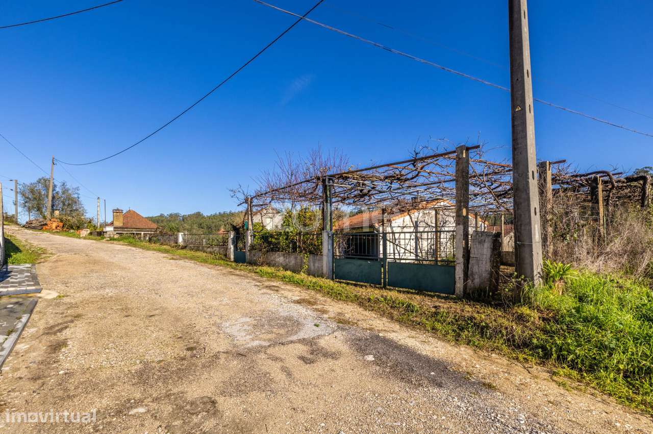 Moradia T1 para recuperar | Albergaria dos Doze-19