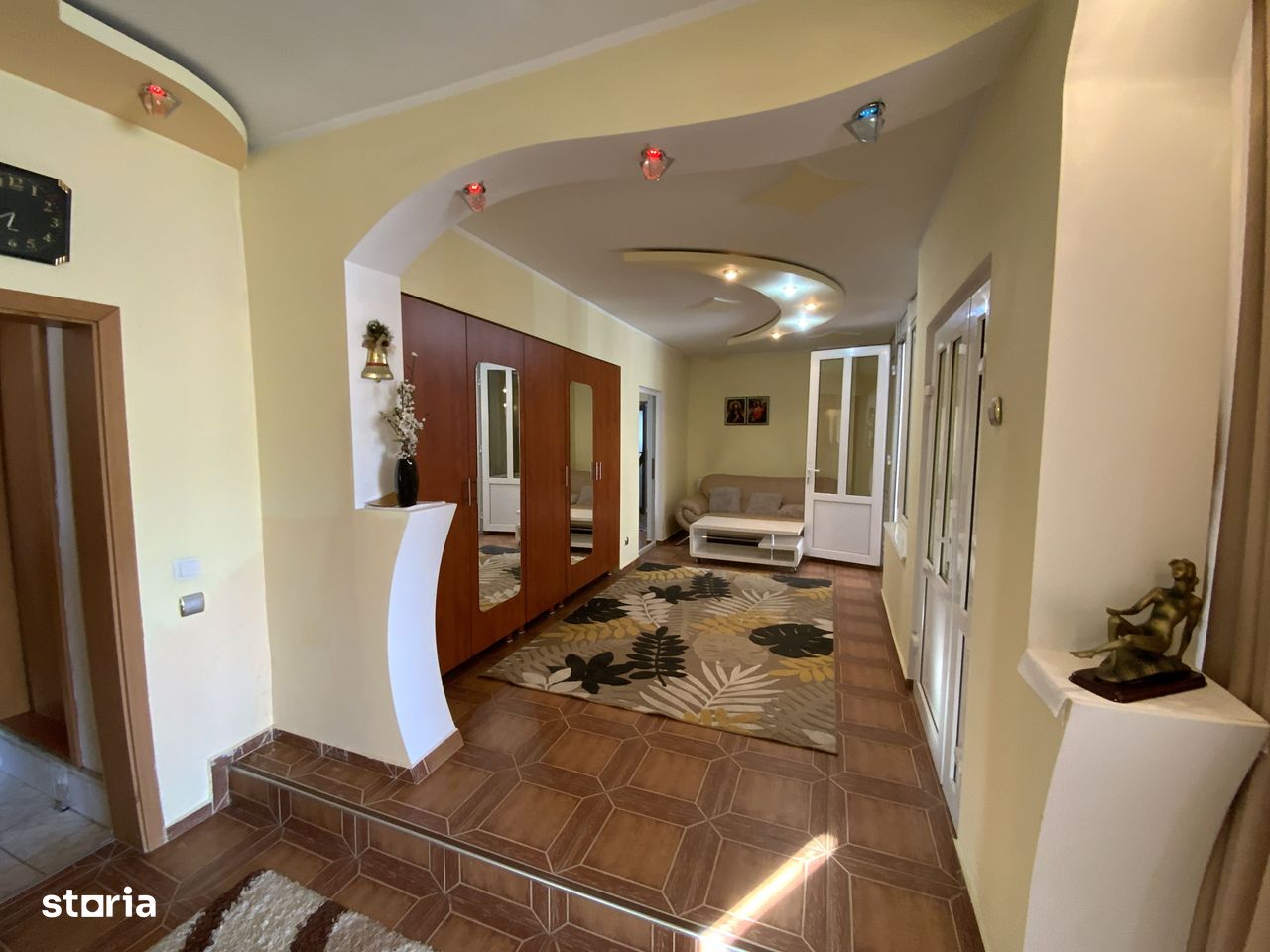 Casa individuala de vanzare 6 camere | garaj | pod mansardabil