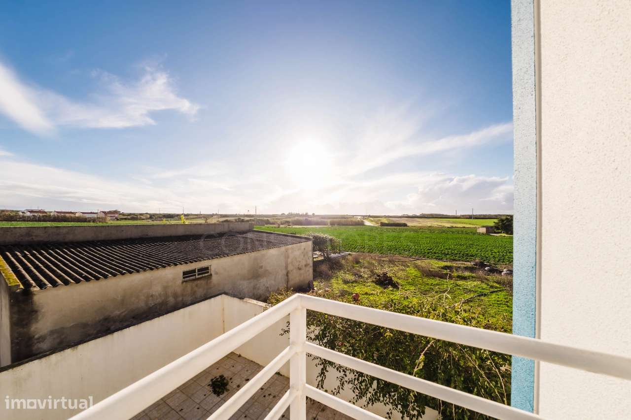 Moradia T3 com Excelente Exposição Solar e Potencial de Investiment... - Grande imagem: 2/8