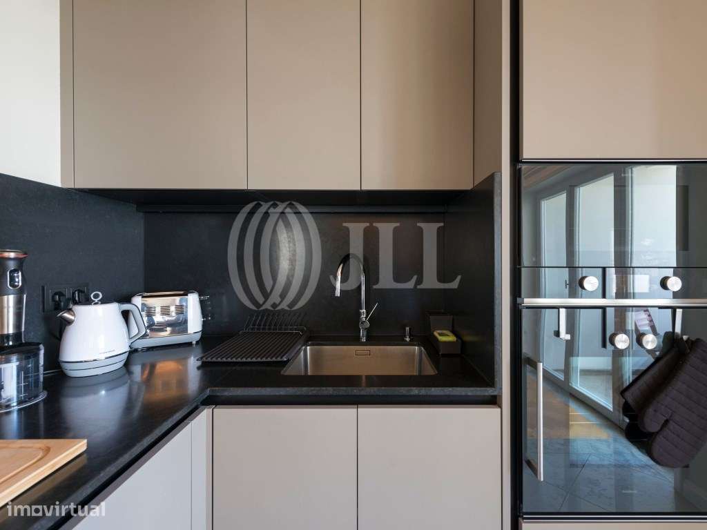 Apartamento T3 com garagem no Edifício Emporium, Porto-12