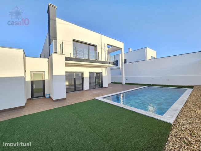 Moradia com piscina, a estrear, para venda em Azeitão-0