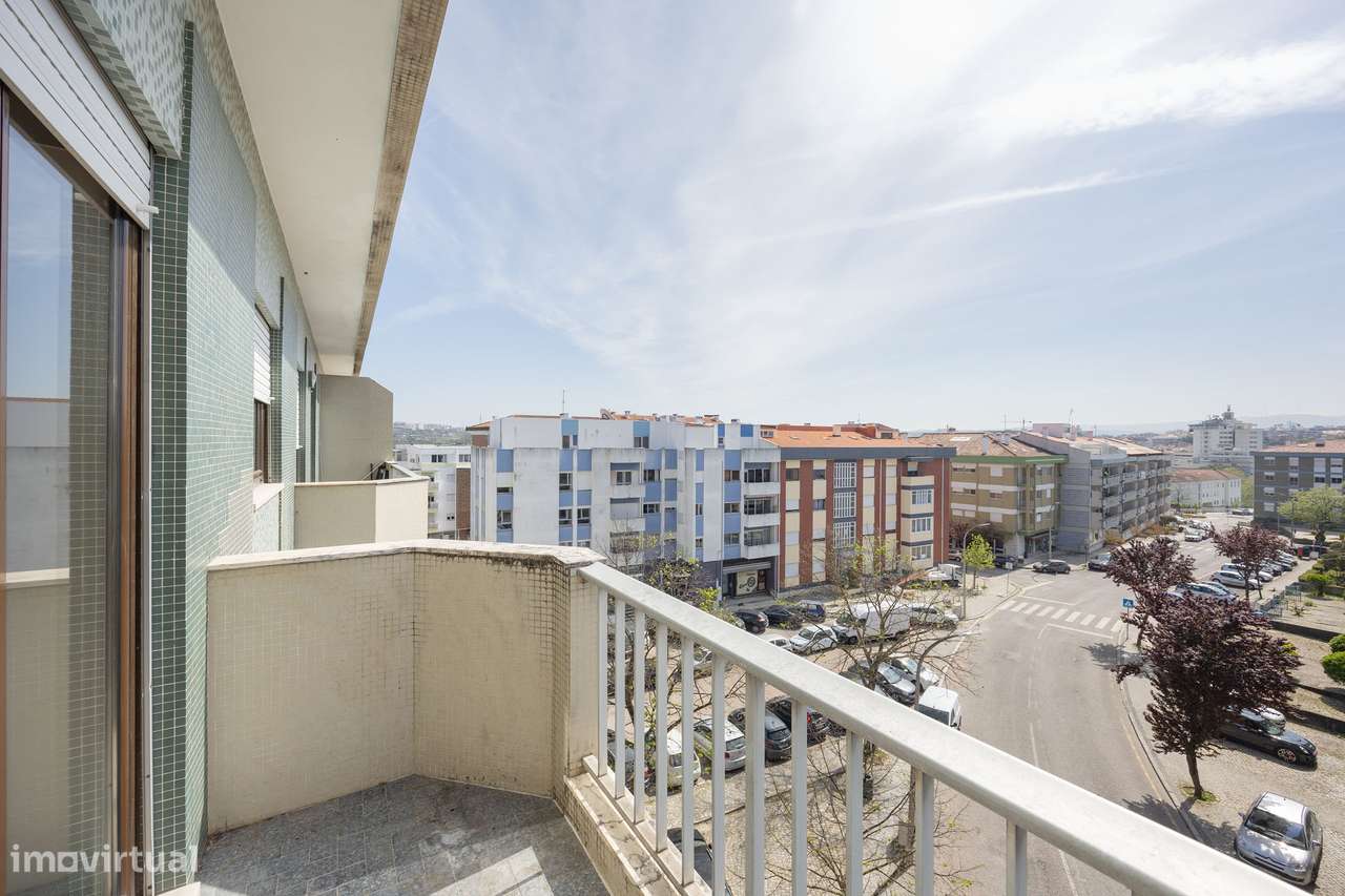 Apartamento T5 | Último Piso | Capuchos, Leiria-42