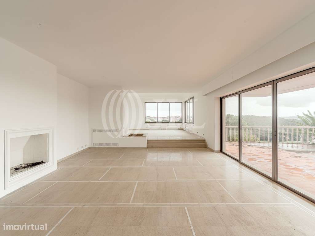 Moradia T6, com garagem e piscina, em Queijas, Carnaxide - Grande imagem: 4/37