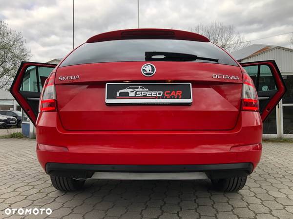 Skoda Octavia Combi 2.0 TDI Sportline - 26