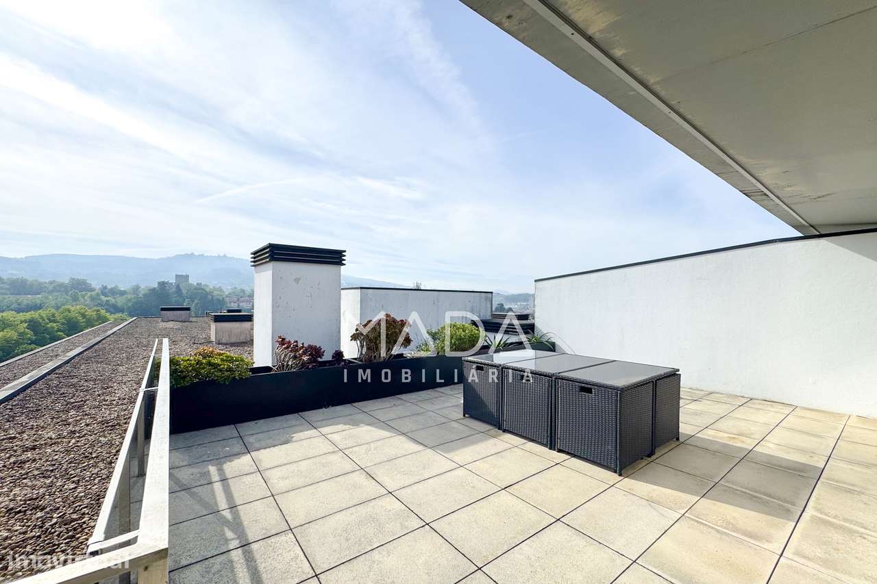 Apart. de luxo T3 (último piso) c/vistas p/Castelo de Guimarães-4